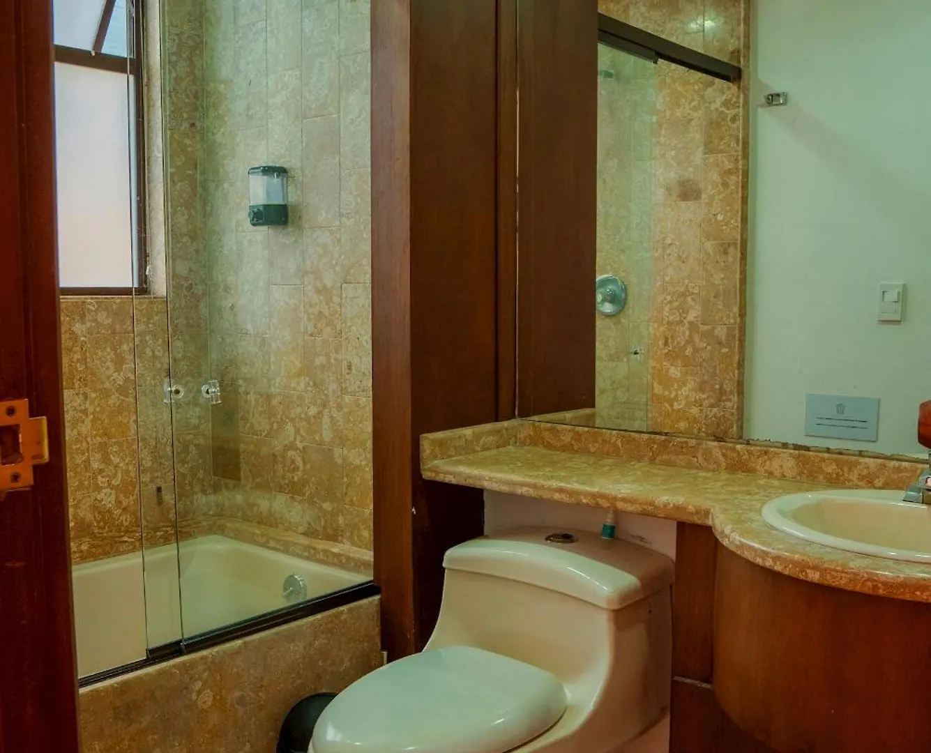 Habitacion Comfort Con Bano Privado En Poblado-A1 メデジン アパート